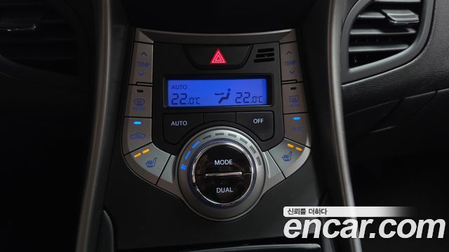 Hyundai AVANTE 2013 — photo 31