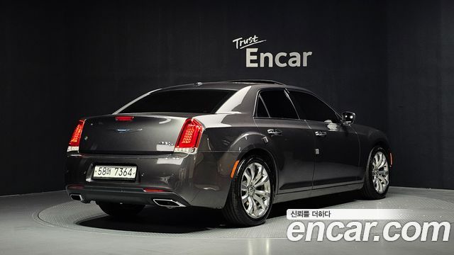 Chrysler 300C 2017 — photo 2