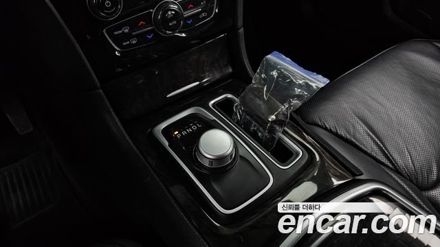 Chrysler 300C 2017 — photo 9