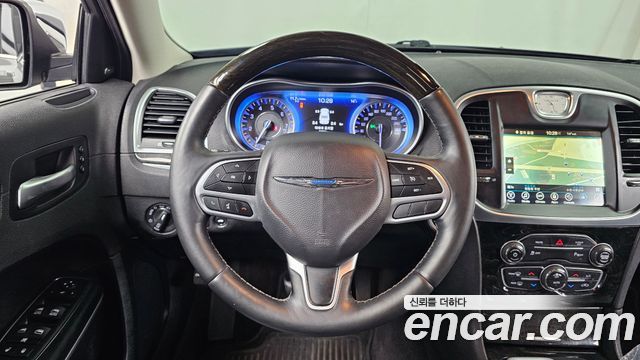 Chrysler 300C 2017 — photo 13