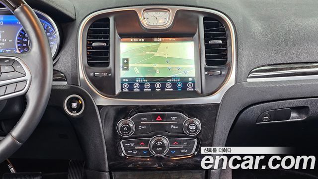 Chrysler 300C 2017 — photo 14