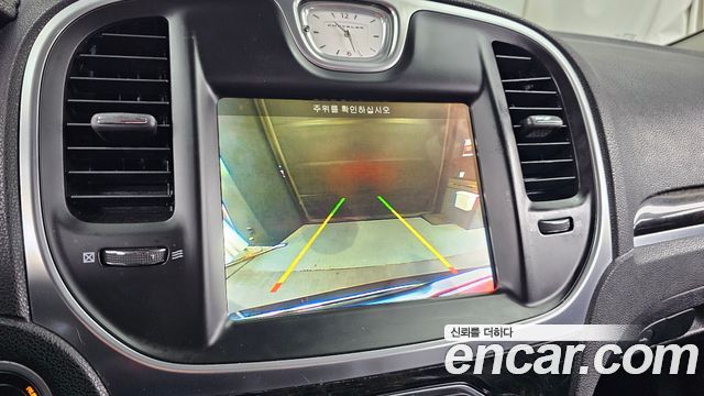 Chrysler 300C 2017 — photo 15
