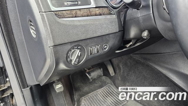 Chrysler 300C 2017 — photo 16