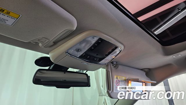 Chrysler 300C 2017 — photo 17