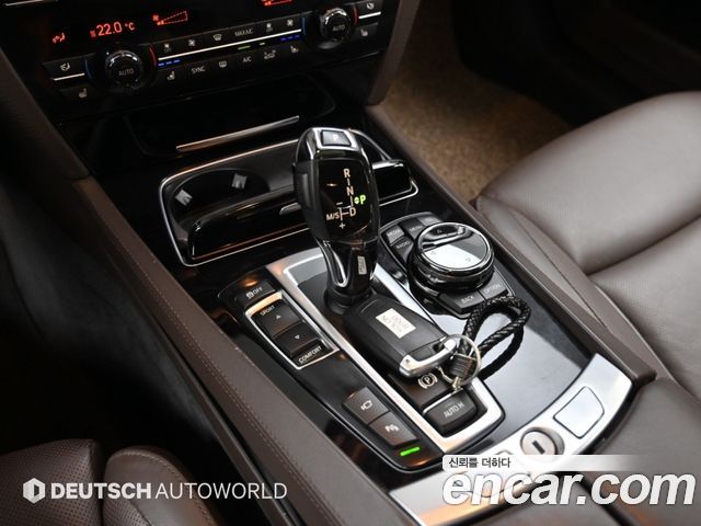 BMW 7-Series 2015 — photo 9
