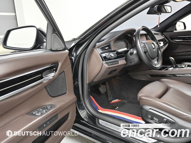 BMW 7-Series 2015 — photo 11