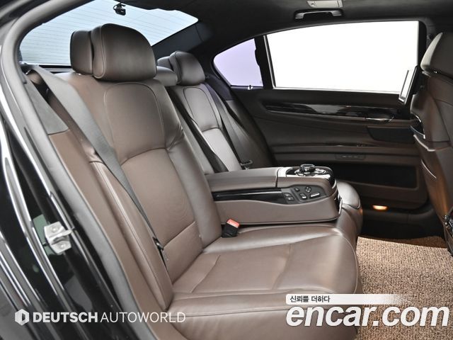 BMW 7-Series 2015 — photo 12