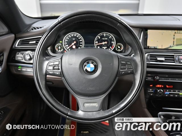 BMW 7-Series 2015 — photo 13