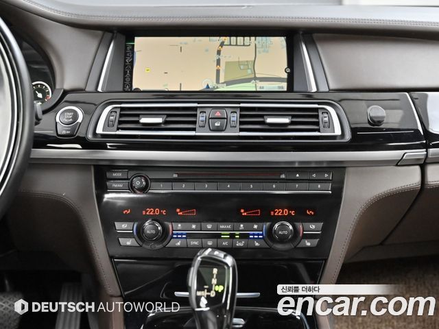 BMW 7-Series 2015 — photo 14