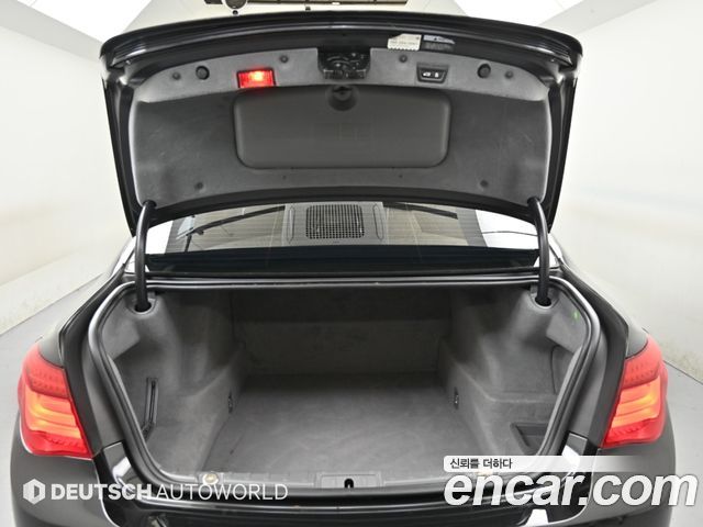 BMW 7-Series 2015 — photo 19