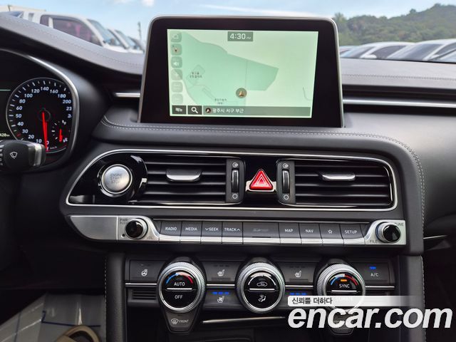 Genesis G70 2018 — photo 11