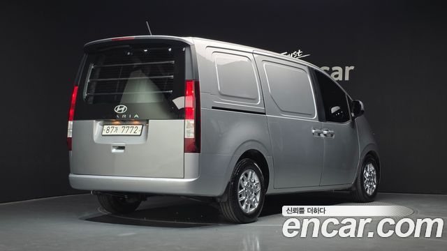 Hyundai Staria 2022 — photo 2