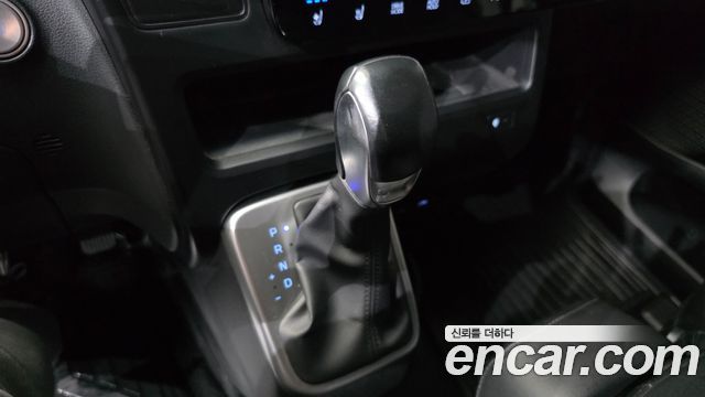 Hyundai Staria 2022 — photo 9