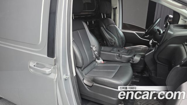 Hyundai Staria 2022 — photo 11