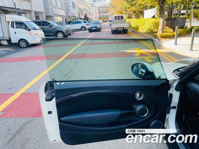 Mini Cooper Convertible 2012 — photo 8