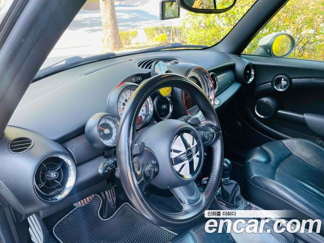 Mini Cooper Convertible 2012 — photo 9
