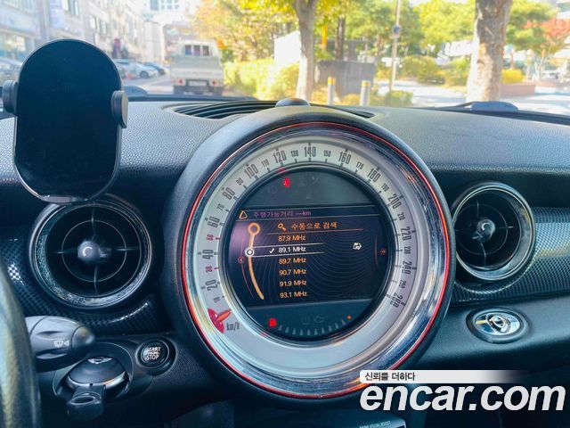 Mini Cooper Convertible 2012 — photo 10