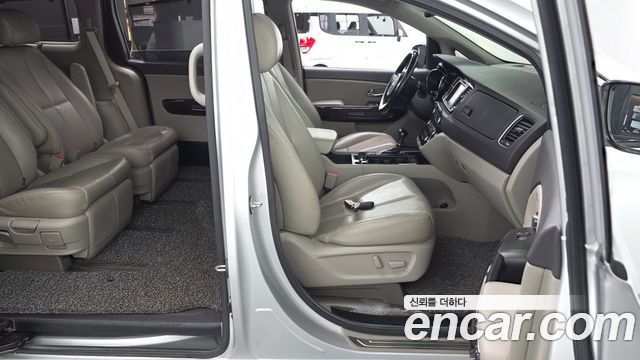 Kia Canival 2016 — photo 10