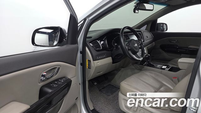 Kia Canival 2016 — photo 11