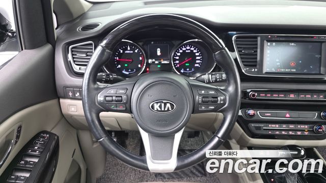 Kia Canival 2016 — photo 13