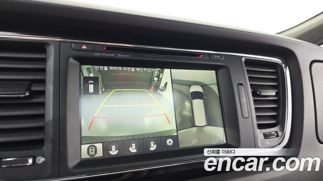 Kia Canival 2016 — photo 16