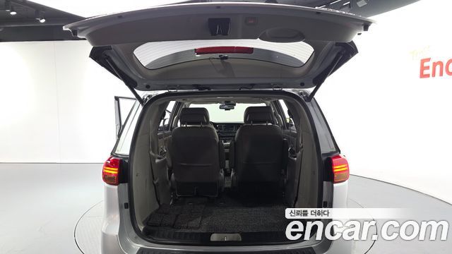 Kia Canival 2016 — photo 20