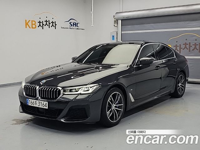 BMW 5-Series 2023 — photo 1