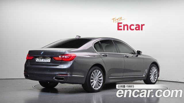 BMW 7-Series 2016 — photo 2