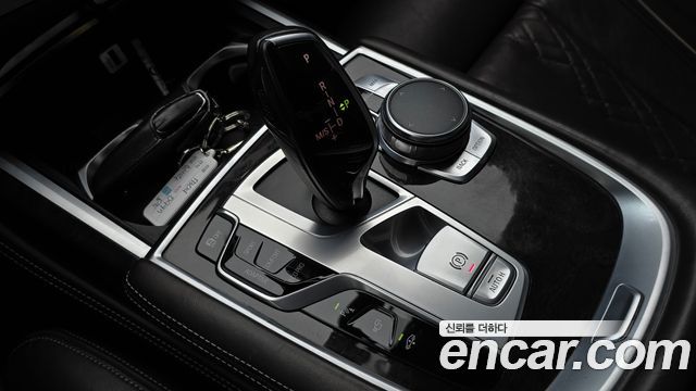 BMW 7-Series 2016 — photo 9