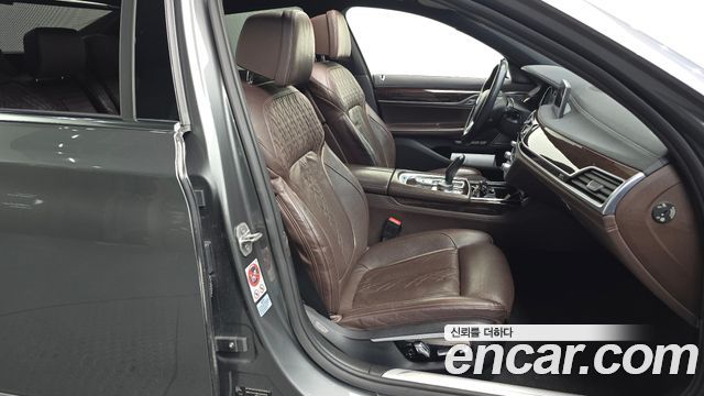 BMW 7-Series 2016 — photo 12