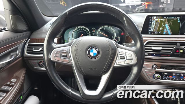 BMW 7-Series 2016 — photo 13