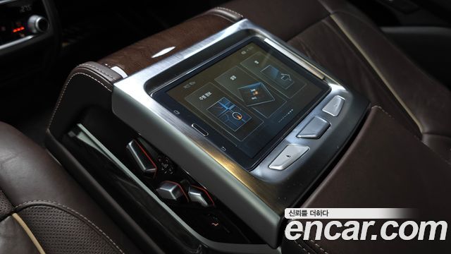 BMW 7-Series 2016 — photo 16