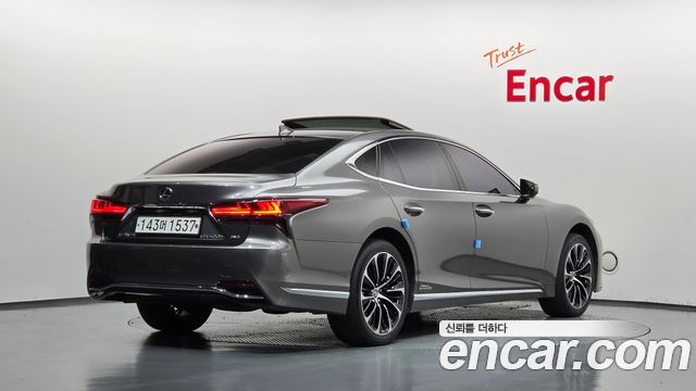 Lexus LS 2021 — photo 2
