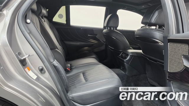 Lexus LS 2021 — photo 17