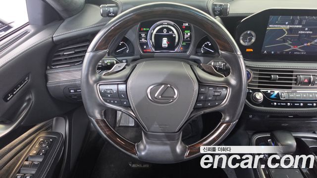Lexus LS 2021 — photo 19