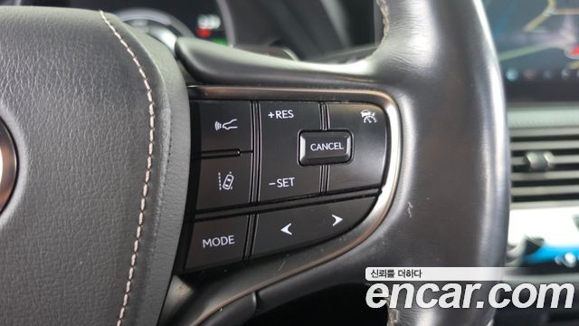 Lexus LS 2021 — photo 22