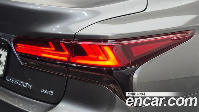 Lexus LS 2021 — photo 9
