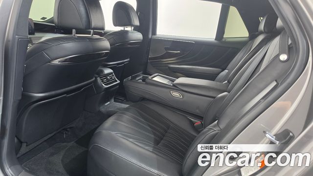 Lexus LS 2021 — photo 27