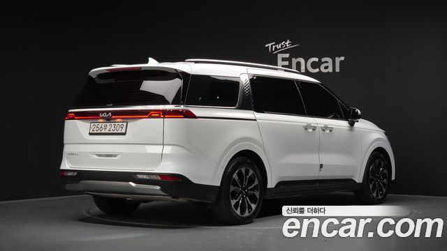 Kia Canival 2023 — photo 2