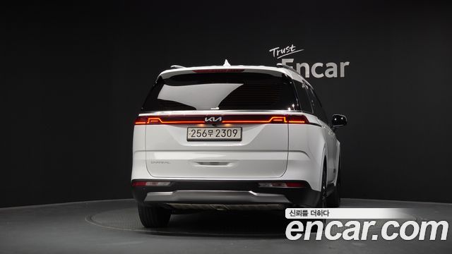 Kia Canival 2023 — photo 4