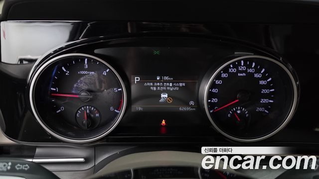 Kia Canival 2023 — photo 11
