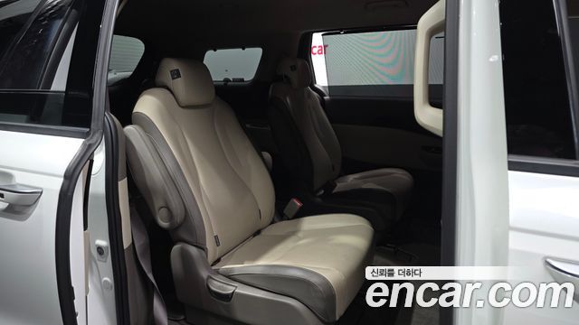 Kia Canival 2023 — photo 17
