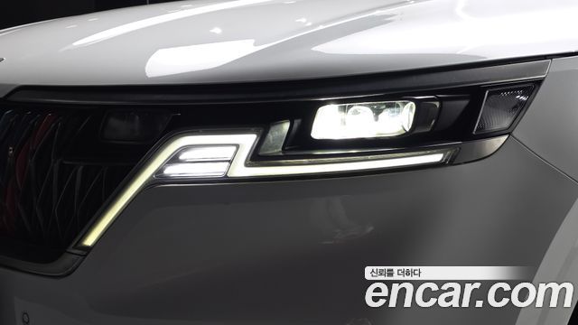 Kia Canival 2023 — photo 8