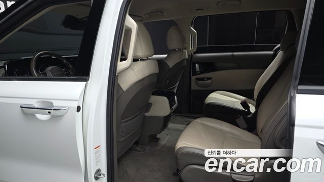 Kia Canival 2023 — photo 16