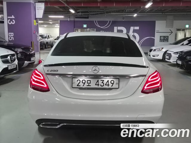 Mercedes-Benz C-Class 2018 — photo 4