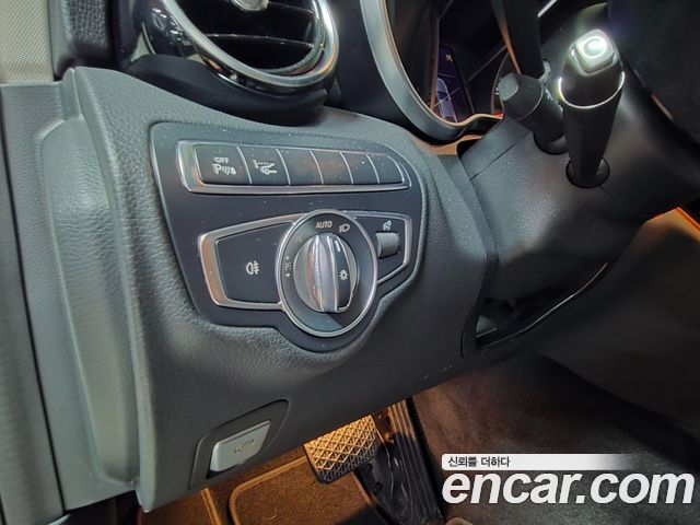 Mercedes-Benz C-Class 2018 — photo 11