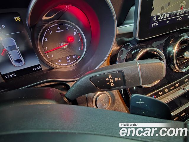 Mercedes-Benz C-Class 2018 — photo 20