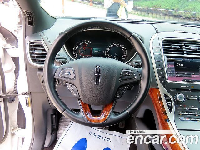 Lincoln MKX 2016 — photo 8