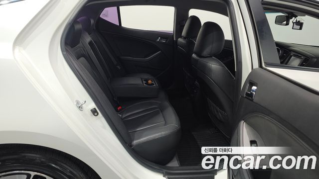 Kia K5 2012 — photo 17