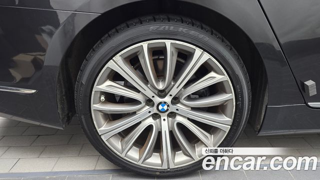 BMW 7-Series 2017 — photo 5
